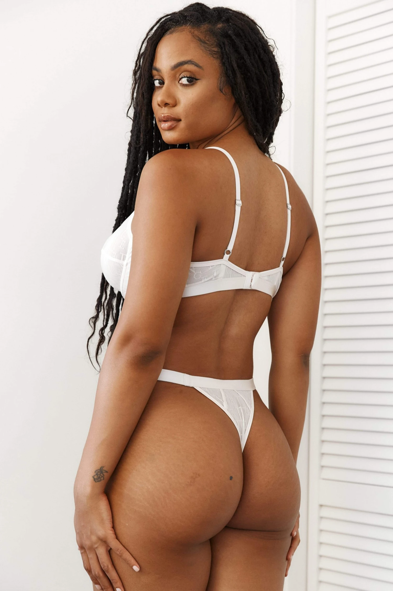 2WhiteChicBalconyBraandThong-Essence.jpg Lounge Underwear Bügel-BH Sets Chic Balcony Bra (Set) - Pearl